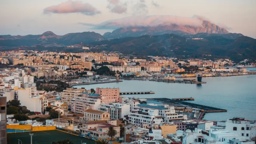 خبير أمريكي: لو أعادت إسبانيا سبتة ومليلية إلى السيادة المغربية لما عاشت مدريد أزمتها الحالية